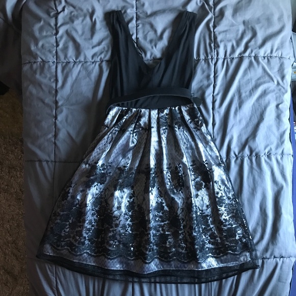 R&M Richards black and silver size 6 plunging neck sequins party dress. - Picture 2 of 10